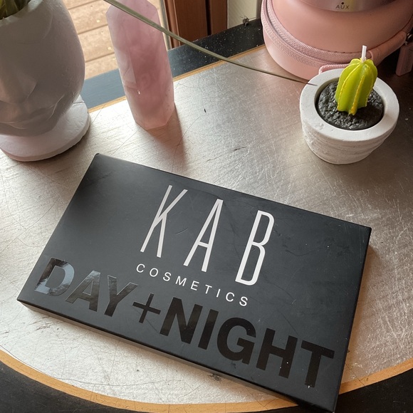 KAB Day and Night Palette - Picture 2 of 3